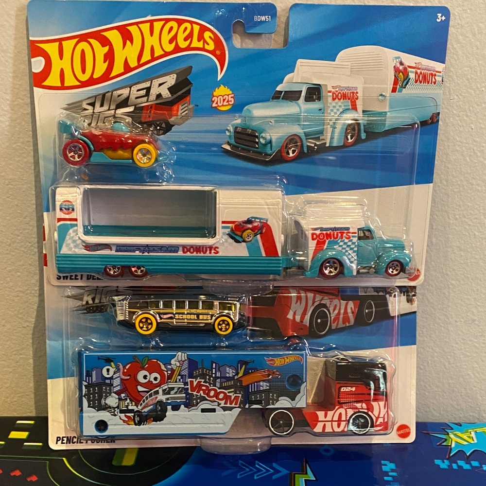 Hot Wheels Donuts Super Rigs Set - Blue and Red